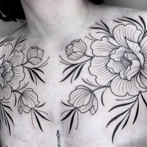 los mejores tatuajes en el pecho para mujeres|36 tatuajes en el pecho o pectoral para mujeres